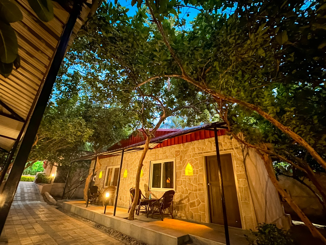 COTTAGES EXTERIOR 2